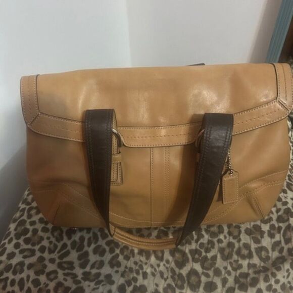 Coach Handbags - Coach F12304 Vintage Y2k Glove Tanned/Brown buckle Soho shoulder bag (Leather)